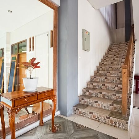 Urbanview Hotel Blok O International By Reddoorz Baturetno Ngoại thất bức ảnh