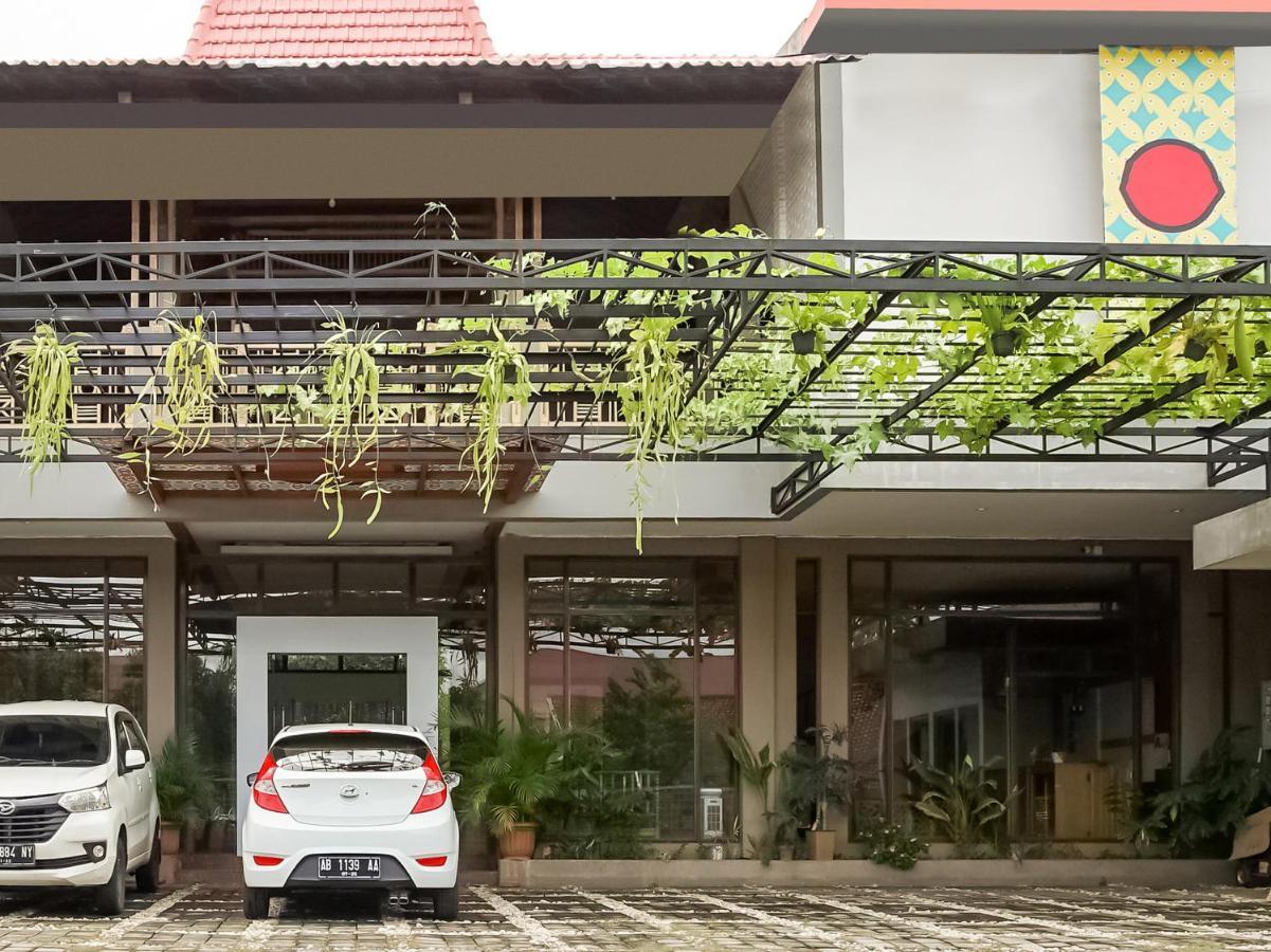 Urbanview Hotel Blok O International By Reddoorz Baturetno Ngoại thất bức ảnh