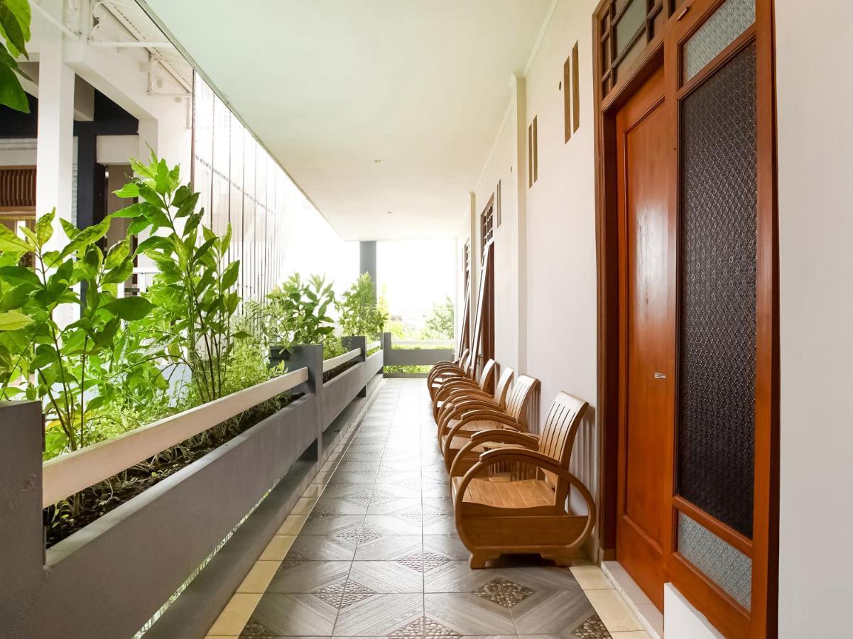 Urbanview Hotel Blok O International By Reddoorz Baturetno Ngoại thất bức ảnh