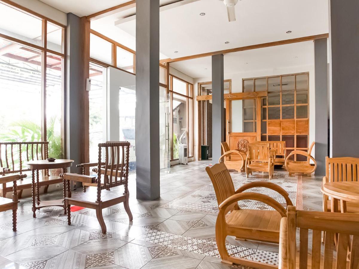 Urbanview Hotel Blok O International By Reddoorz Baturetno Ngoại thất bức ảnh