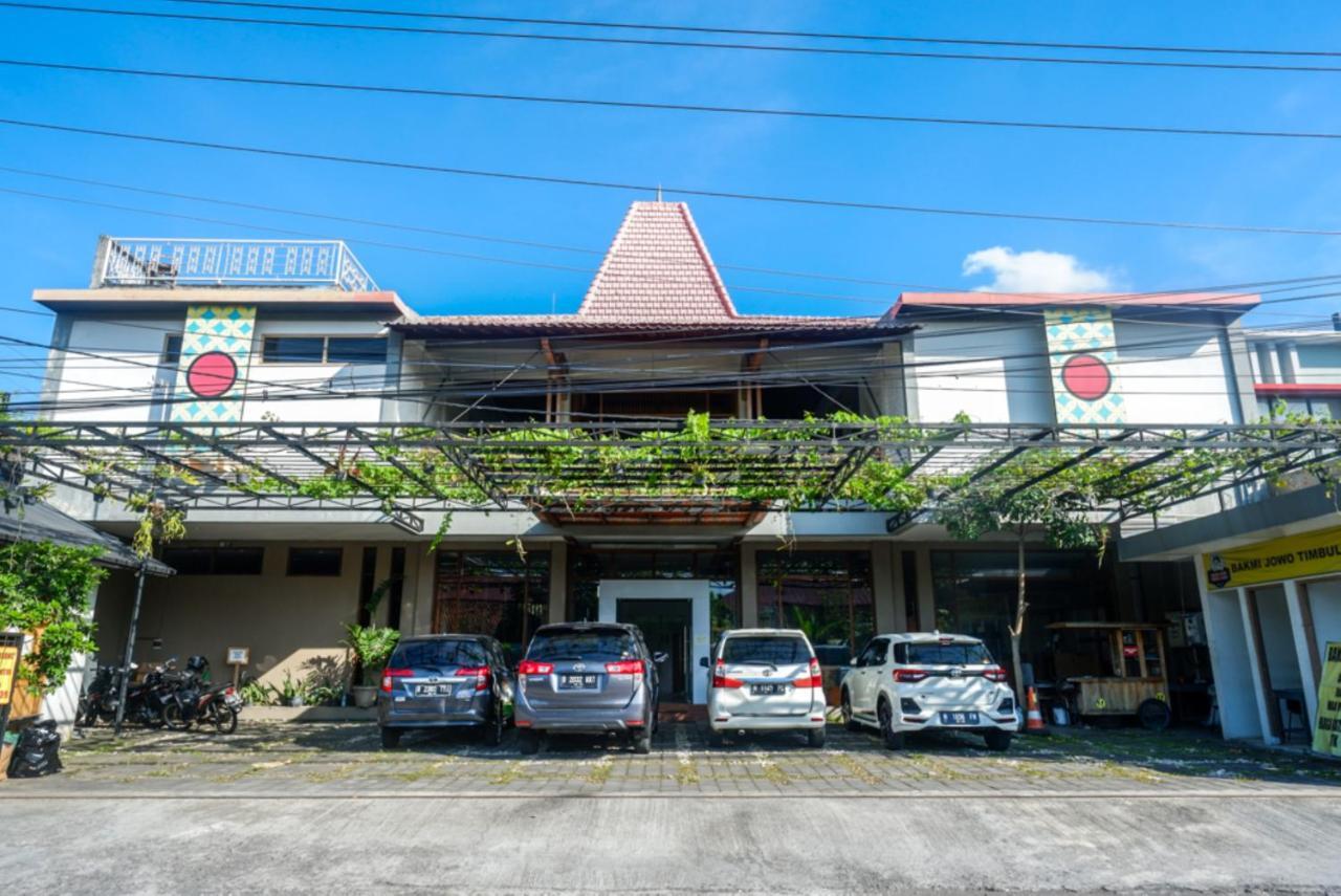 Urbanview Hotel Blok O International By Reddoorz Baturetno Ngoại thất bức ảnh