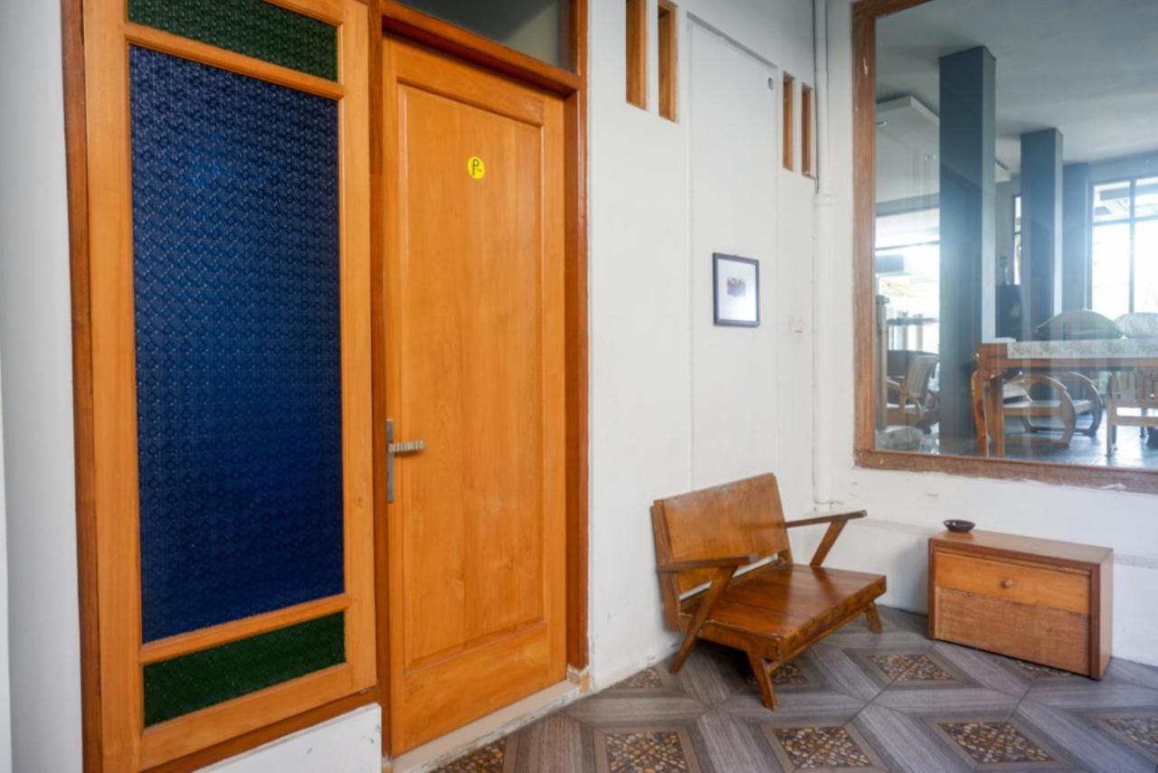 Urbanview Hotel Blok O International By Reddoorz Baturetno Ngoại thất bức ảnh