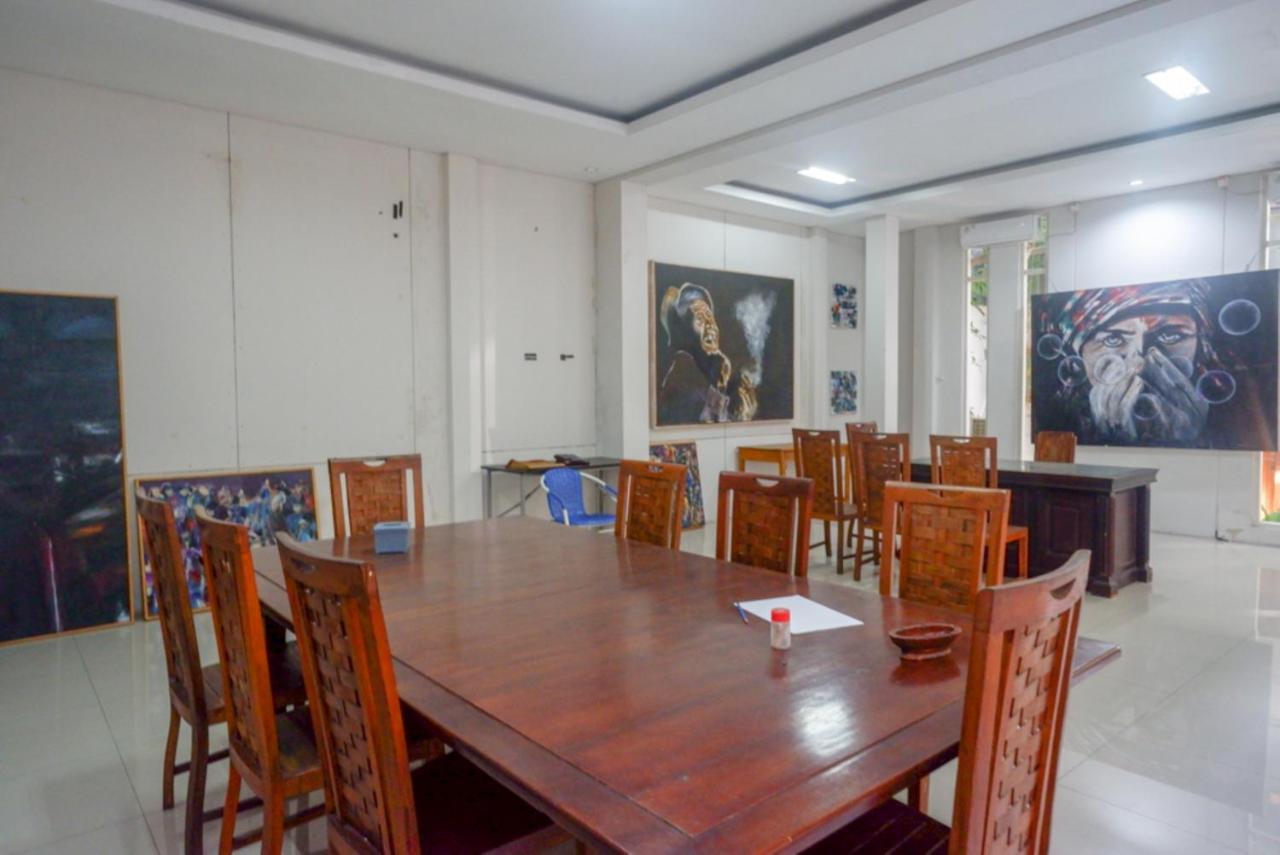Urbanview Hotel Blok O International By Reddoorz Baturetno Ngoại thất bức ảnh