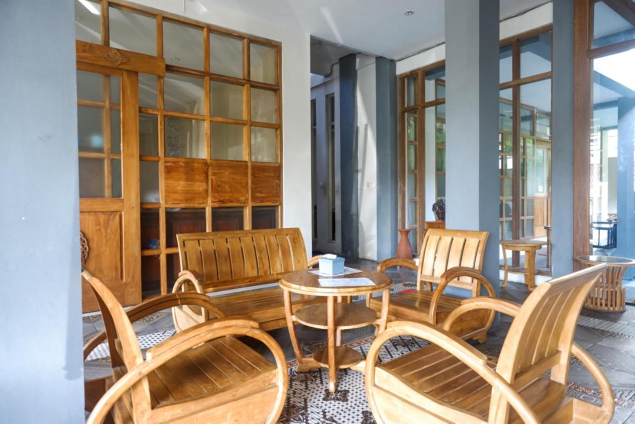 Urbanview Hotel Blok O International By Reddoorz Baturetno Ngoại thất bức ảnh