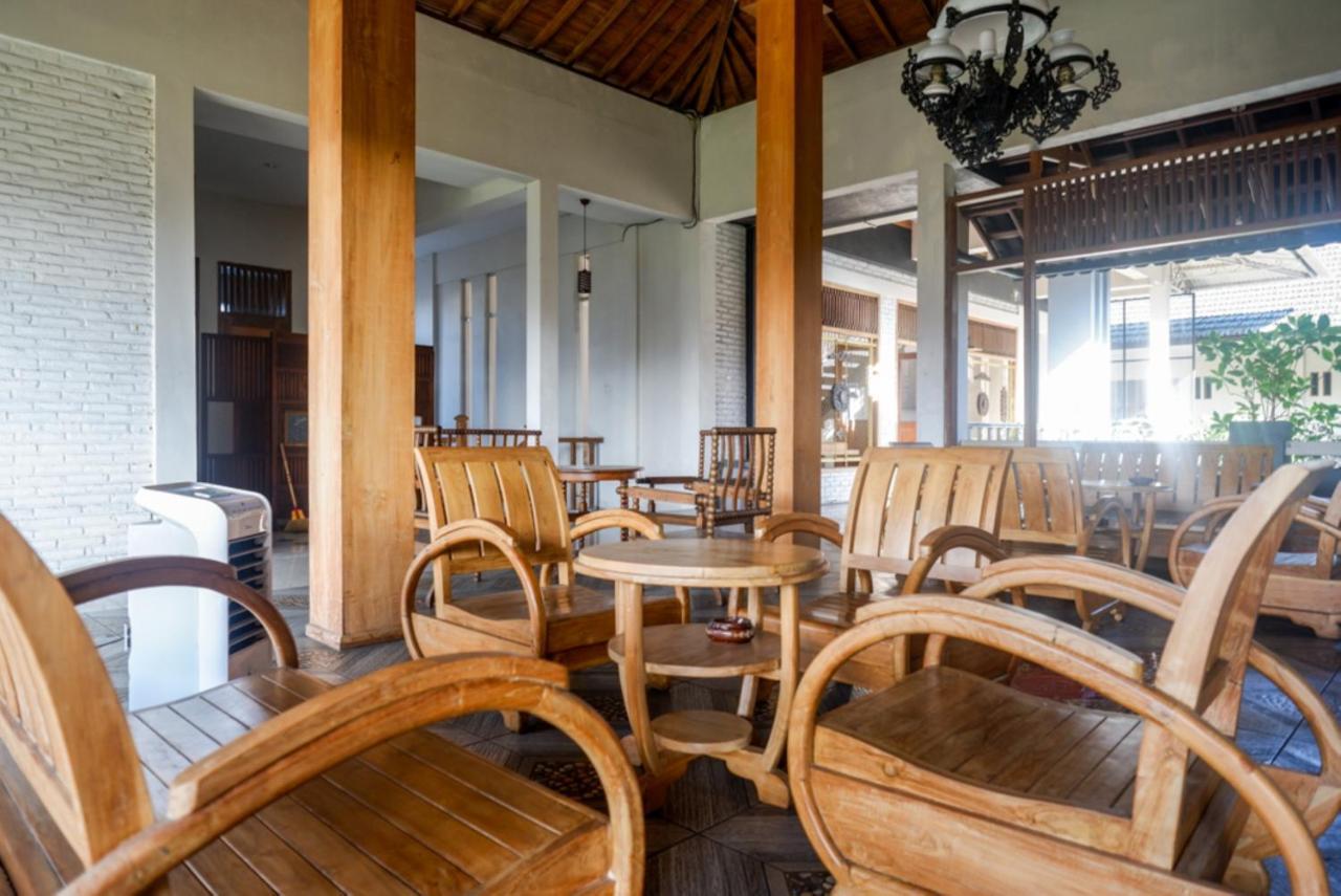 Urbanview Hotel Blok O International By Reddoorz Baturetno Ngoại thất bức ảnh